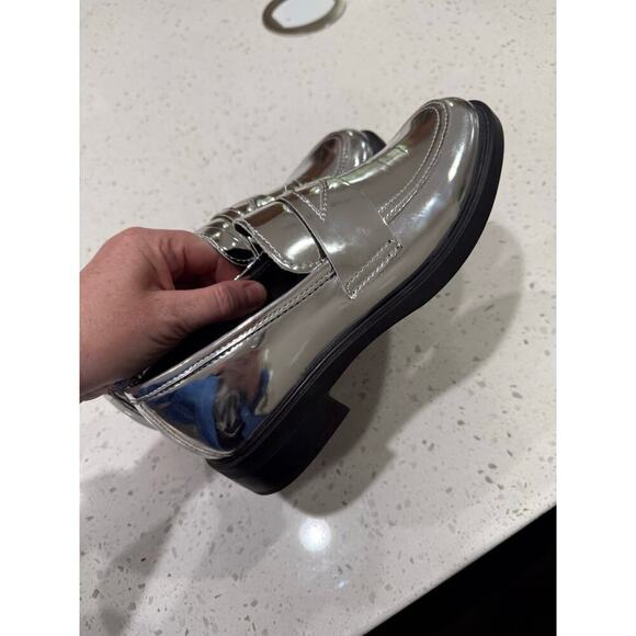 Steve Madden Leedan silver penny loafers NWT womens size 8 - Picture 3 of 5